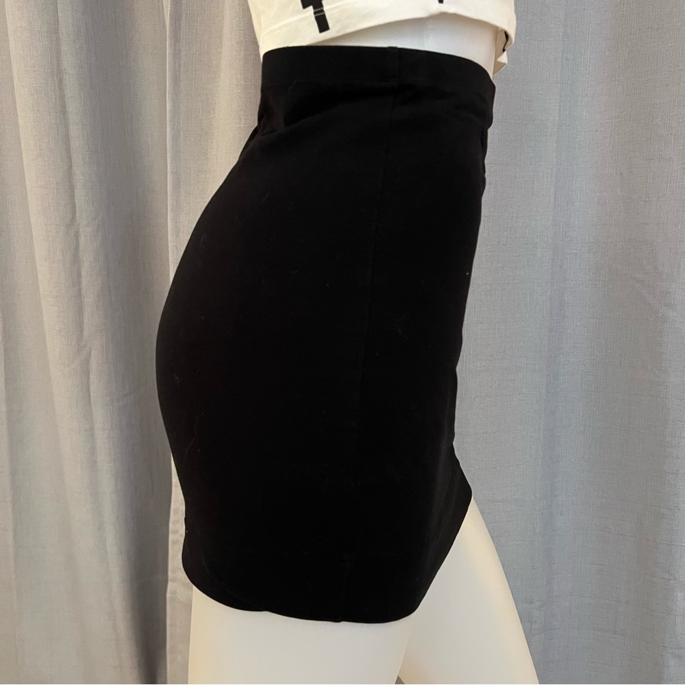 H&M Classic Black Mini Stretch Highwaist Skirt Layering Basic Size Small Capsule